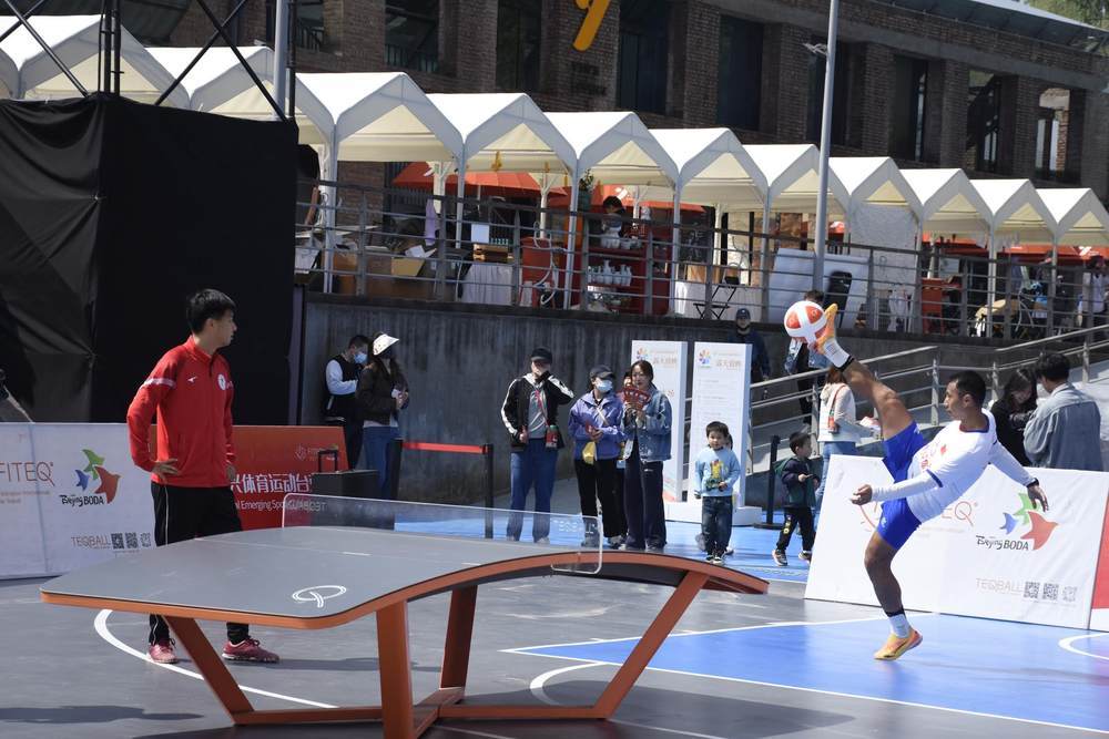 曼联非洲杯三国脚下轮恐缺阵，仍在谈判！阿莫林披露德里赫特伤情