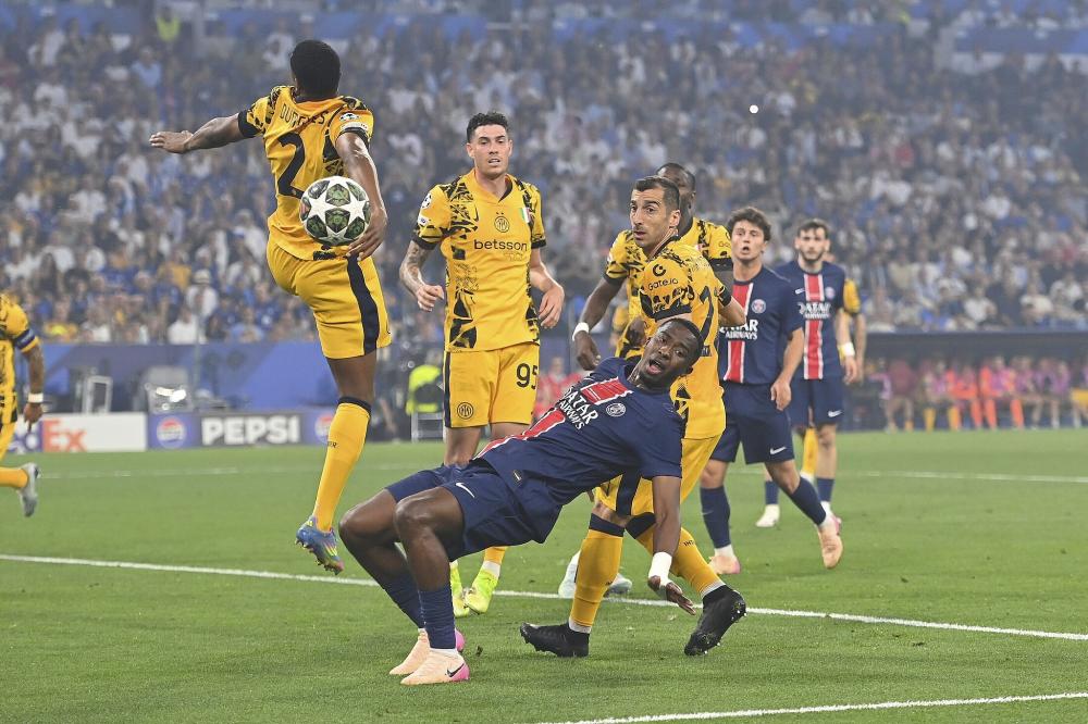 NBA：勇士主场击败小牛 库里三分火力全开